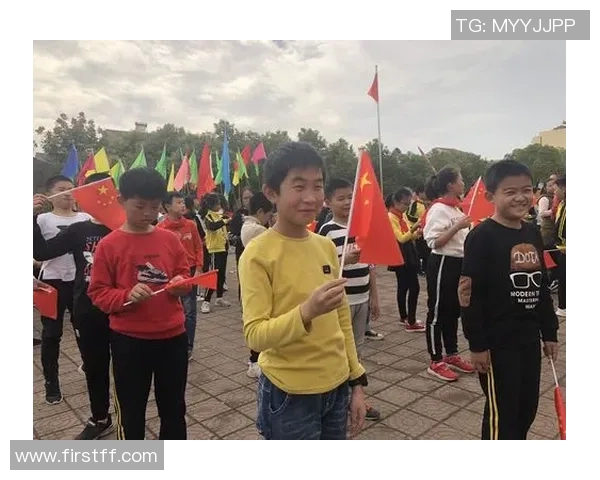 独特设计展现足球球星风采的胸针饰品彰显运动激情与时尚魅力 独特设计展现足球球星风采的胸针饰品彰显运动激情与时尚魅力