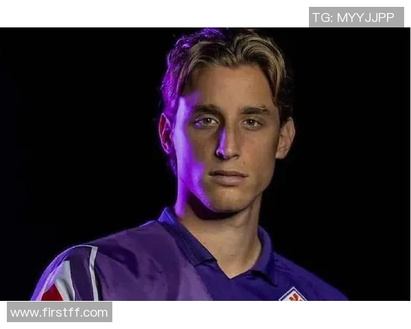 足球球星在赛场突发昏厥情况引发关注 专家分析可能的健康风险与应急处理措施 足球球星在赛场突发昏厥情况引发关注 专家分析可能的健康风险与应急处理措施