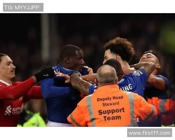 足球球星赛场落泪动人瞬间引发球迷热议情感共鸣 足球球星赛场落泪动人瞬间引发球迷热议情感共鸣